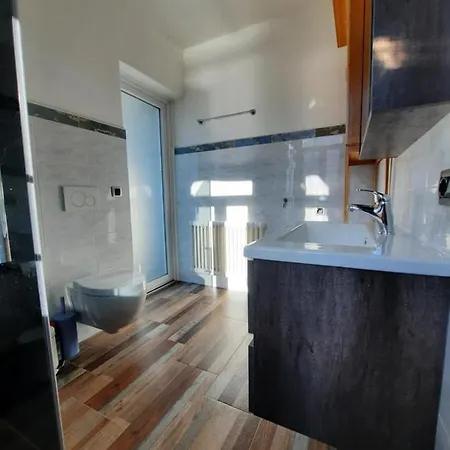 Ferienhaus Casa Vacanze - Casa Quattro Luci Tronzano Lago Maggiore