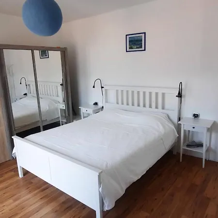 Casa Vacanze - Casa Quattro Luci Ferienhaus Tronzano Lago Maggiore